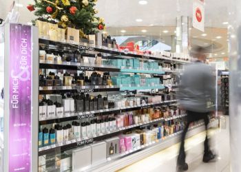 Plexiglas®-Regalschienen im Markt