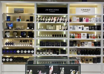 Plexiglas®-Regalschienen im Markt