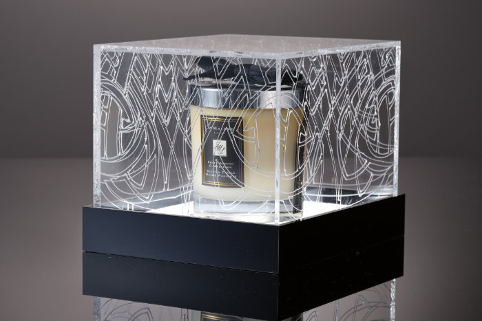 Acryldisplay mit Gravur