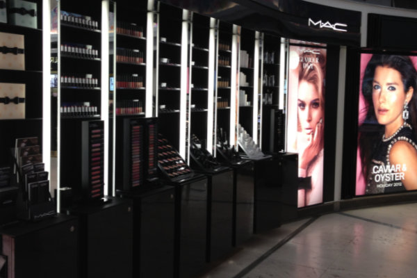 Enggruber Ladenbauteile aus Acrylglas