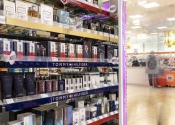 Plexiglas®-Regalstopper im Markt