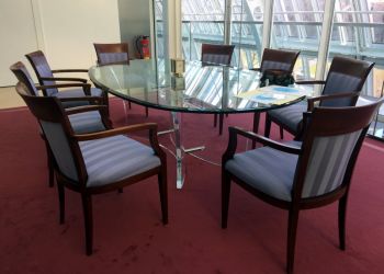 Esstisch aus Plexiglas®  / Plexiglas® table