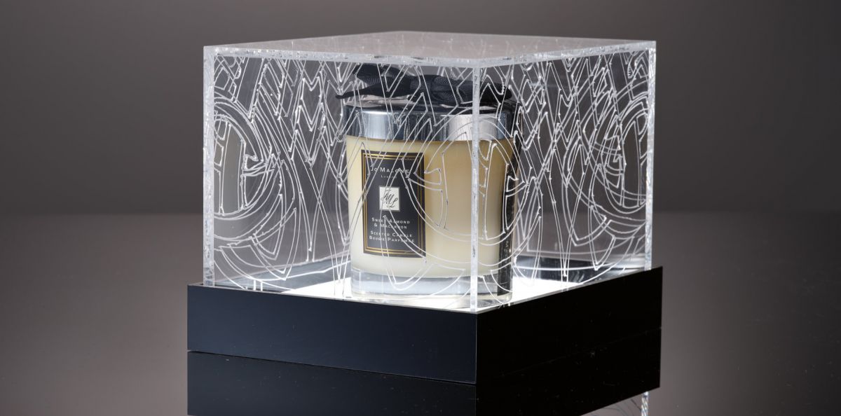 Acryldisplay mit Gravur