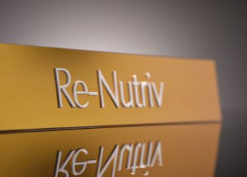 Plexiglas®-Regalschienen am POS