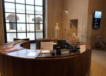 Spuckschutzscheibe aus Acryl Kassenbereich Staatliche Antikensammlungen München