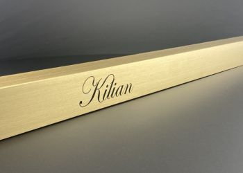 Plexiglas®-Regalstopper am POS