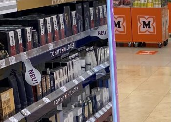 Plexiglas®-Regalschienen im Drogeriemarkt