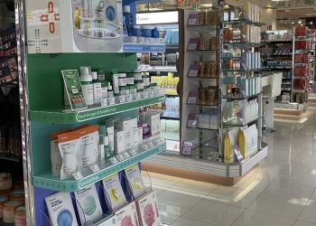 Plexiglas®-Regalstopper im Markt