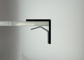 Plexiglas®-Regalschienen am POS